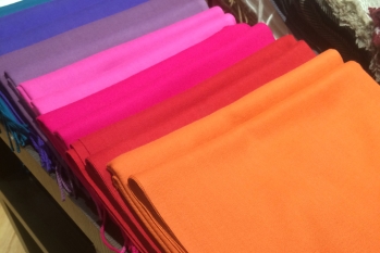 Configurable products - different coloured scarves